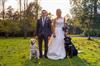 La primera foto de recién casados tenía que ser con ellos.